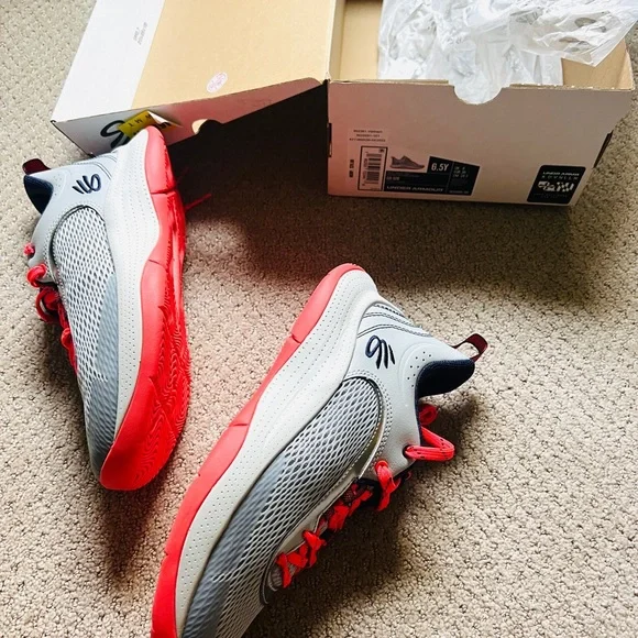 Under Armour (Curry) X DVNLLN unisex size 6.5 brand new sneakers in box. - Picture 7 of 7